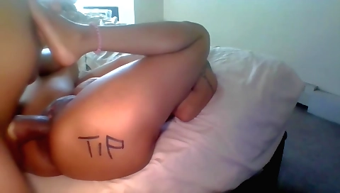 A horny girl fucks on her webcam cam in amateur clip