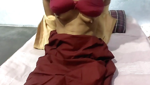 Indian lady with a natural body is getting her pussy drilled