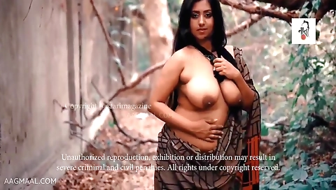 Indian girl masturbating on the grass in amateur vid