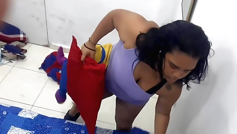 Hot stepsis with a round booty seduces her boyfriend home