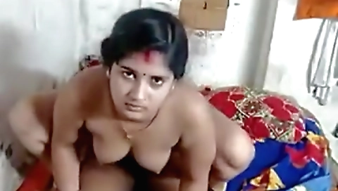 Indian brunette pussy fucked in a creampie video 1