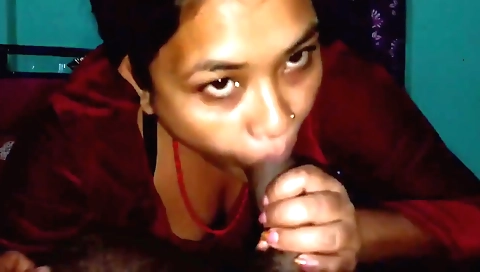 Bitchie deep throats and fucks in a sexy amateur movie