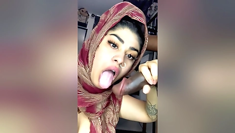 Hairy brunette girl in amateur 4k vid takes a facial