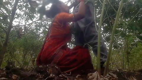 Outdoor sex video with a brunette that loves hot fucking